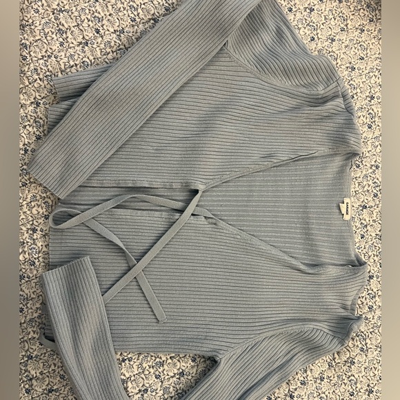 blue and red front tie long sleeve tops - Picture 2 of 3